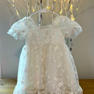 LITTLE FLOWER GIRL DRESS WITH WHITE LACE.